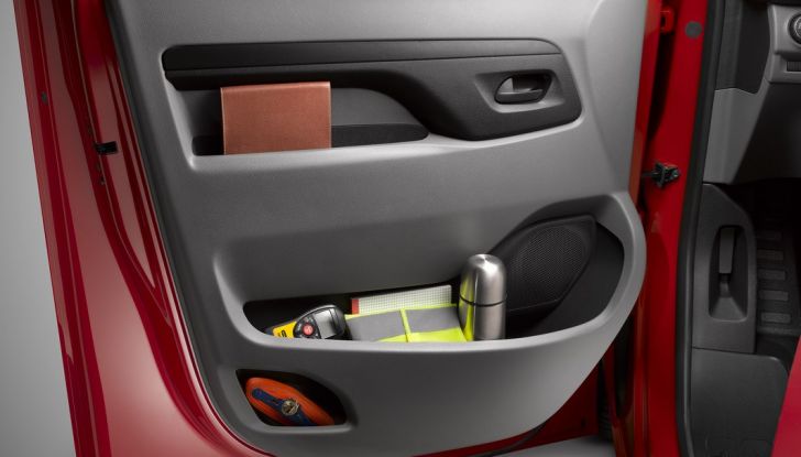 Nuovo Citroen Jumpy dettaglio interno porta
