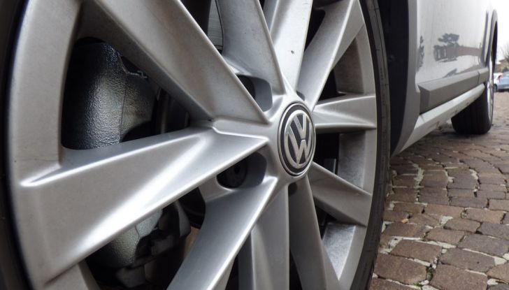 Volkswagen Golf Variant Alltrack 2.0 2016: Prova su strada, opinioni e prezzi - Foto 35 di 51