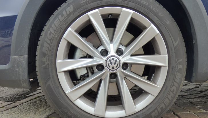 Volkswagen Golf Variant Alltrack 2.0 2016: Prova su strada, opinioni e prezzi - Foto 36 di 51