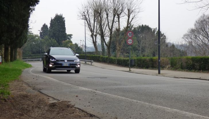 Volkswagen Golf Variant Alltrack 2.0 2016: Prova su strada, opinioni e prezzi - Foto 42 di 51