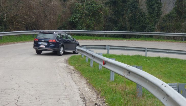 Volkswagen Golf Variant Alltrack 2.0 2016: Prova su strada, opinioni e prezzi - Foto 18 di 51