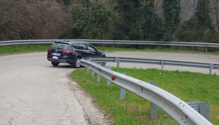 Volkswagen Golf Variant Alltrack 2.0 2016: Prova su strada, opinioni e prezzi - Foto 48 di 51