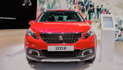 Nuova Peugeot 2008, le prime immagini del SUV compatto