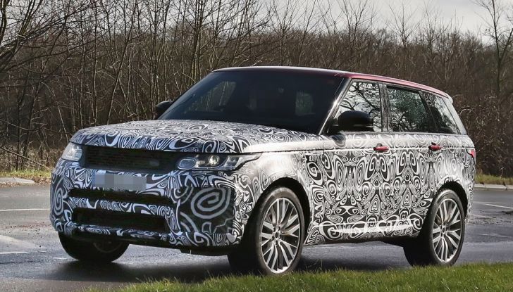 Range Rover Sport SVR, foto spia del facelift - Foto 4 di 10