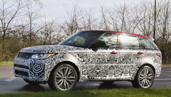 Range Rover Sport SVR, foto spia del facelift - Foto 2 di 10