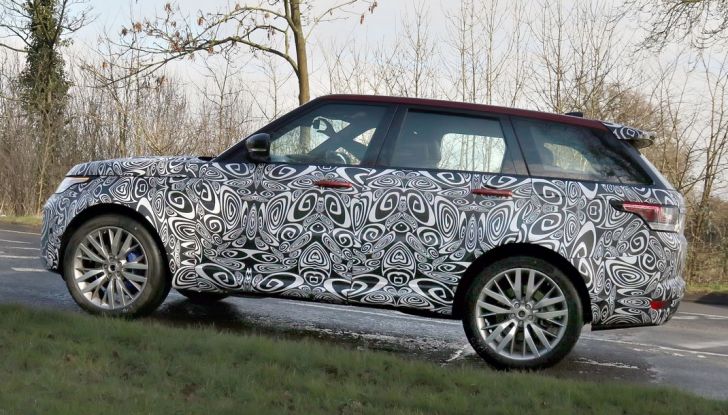 Range Rover Sport SVR, foto spia del facelift - Foto 8 di 10