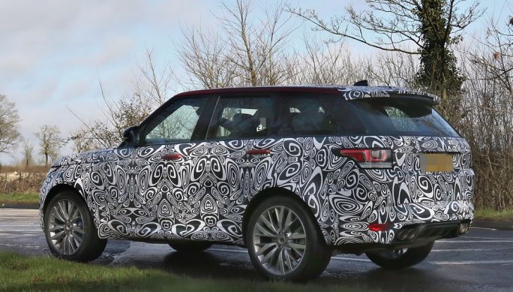 Range Rover Sport SVR, foto spia del facelift - Foto 5 di 10