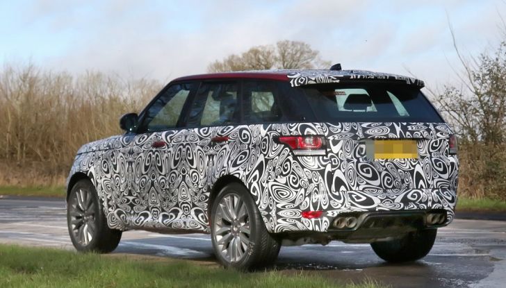Range Rover Sport SVR, foto spia del facelift - Foto 3 di 10
