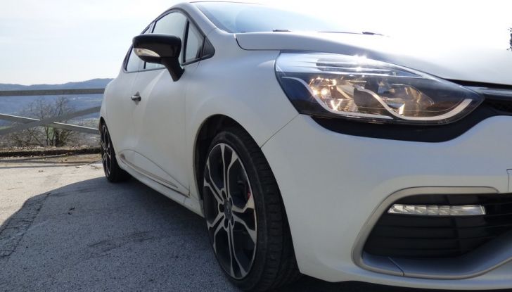 Renault Clio R.S. 220 EDC Trophy: prova su strada e prestazioni - Foto 2 di 37