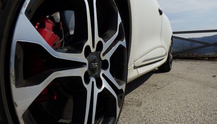 Renault Clio R.S. 220 EDC Trophy: prova su strada e prestazioni - Foto 8 di 37