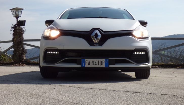 Renault Clio R.S. 220 EDC Trophy: prova su strada e prestazioni - Foto 1 di 37