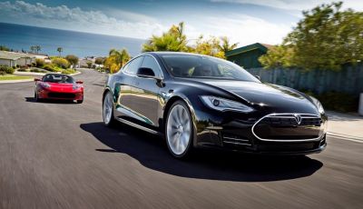 Tesla Model S e X con pieno elettrico gratis per sempre con Infomotori