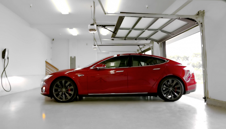 Tesla compra tutte le batterie per le sue auto elettriche e i rivali restano a secco! - Foto 10 di 12
