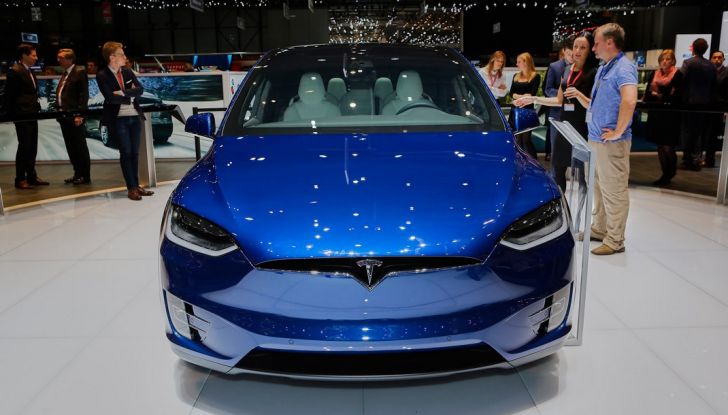 Tesla Model X live ginevra 2016
