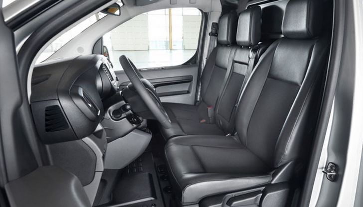 Toyota Proace City: il nuovo minivan debutta sul mercato - Foto 10 di 14