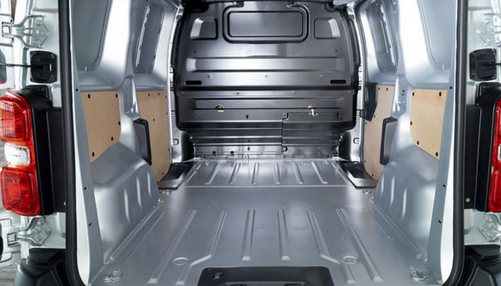 Toyota Proace City: il nuovo minivan debutta sul mercato - Foto 13 di 14