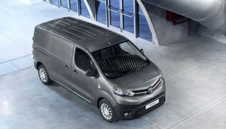 Toyota Proace City: il nuovo minivan debutta sul mercato - Foto 14 di 14