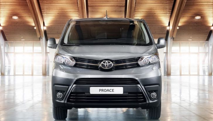 Toyota Proace City: il nuovo minivan debutta sul mercato - Foto 3 di 14