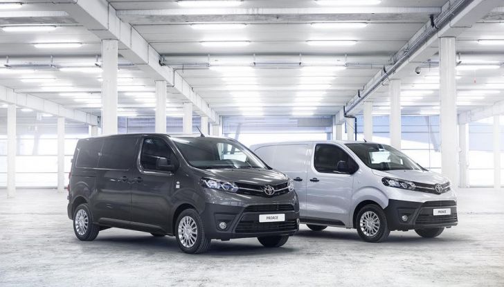 Toyota Proace City: il nuovo minivan debutta sul mercato - Foto 1 di 14
