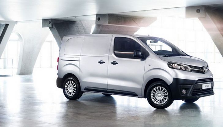 Toyota Proace City: il nuovo minivan debutta sul mercato - Foto 4 di 14