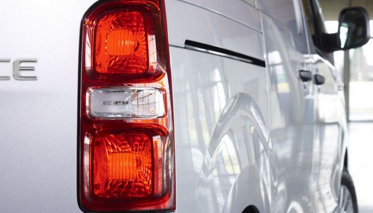 Toyota Proace City: il nuovo minivan debutta sul mercato - Foto 7 di 14