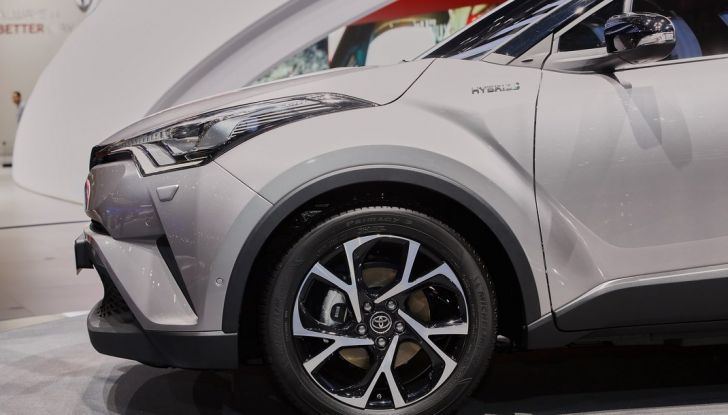 Toyota C-HR, potrebbe diventare la Auris Cross - Foto 17 di 18
