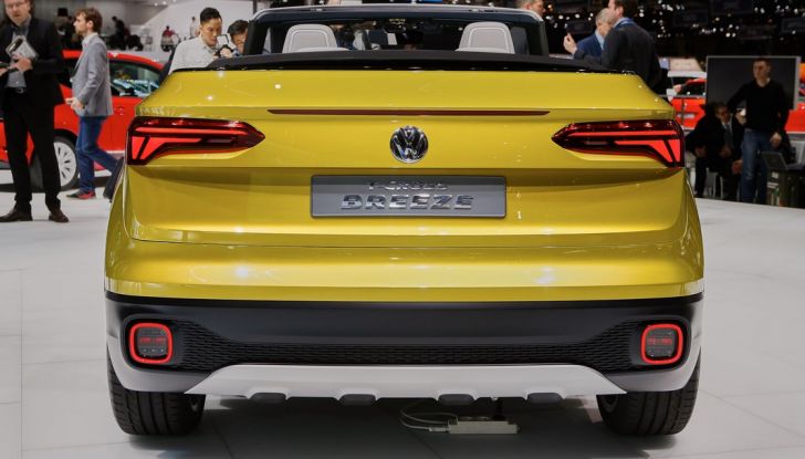 Volkswagen T-Cross Breeze: il prototipo a Ginevra 2016 - Foto 11 di 21
