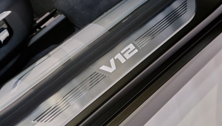 Nuova BMW M760Li xDrive - Foto 24 di 34