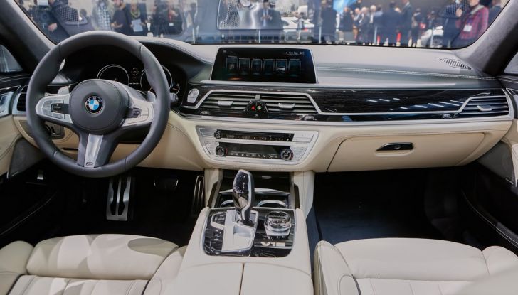 Nuova BMW M760Li xDrive - Foto 30 di 34