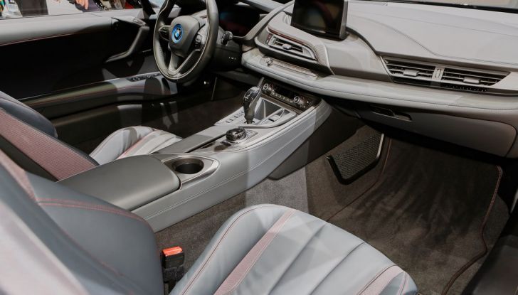 Nuova BMW M760Li xDrive - Foto 32 di 34