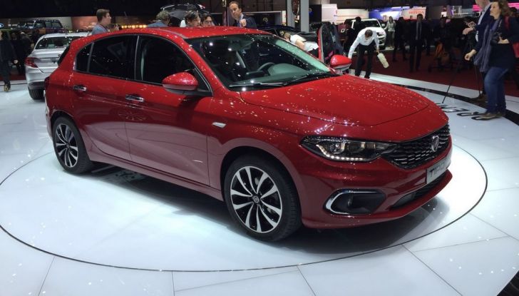 Fiat tipo 2 volumi live Ginevra 2016, 3/4 laterale anteriore.