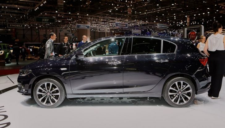 Fiat tipo 2 volumi live Ginevra 2016, fiancata.