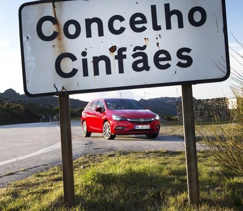 Nuova Opel Astra Sports Tourer prova su strada, informazioni e prezzi - Foto 20 di 40