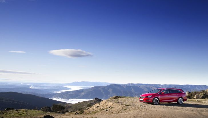 Nuova Opel Astra Sports Tourer prova su strada, informazioni e prezzi - Foto 24 di 40