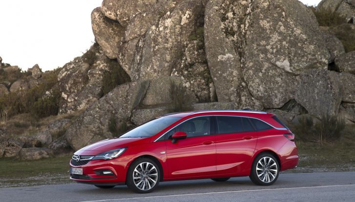 Nuova Opel Astra Sports Tourer prova su strada, informazioni e prezzi - Foto 25 di 40