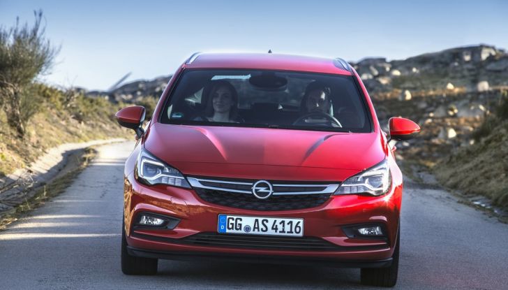 Nuova Opel Astra Sports Tourer prova su strada, informazioni e prezzi - Foto 28 di 40