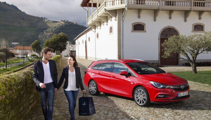 Nuova Opel Astra Sports Tourer prova su strada, informazioni e prezzi - Foto 34 di 40