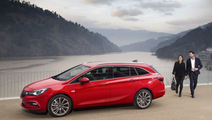 Nuova Opel Astra Sports Tourer prova su strada, informazioni e prezzi - Foto 35 di 40