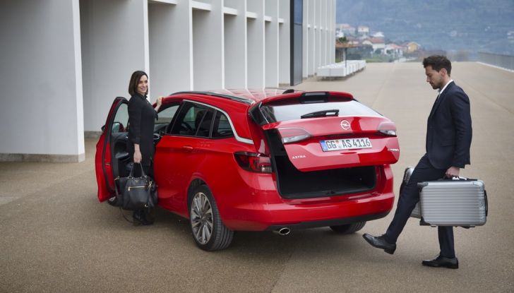 Nuova Opel Astra Sports Tourer prova su strada, informazioni e prezzi - Foto 36 di 40
