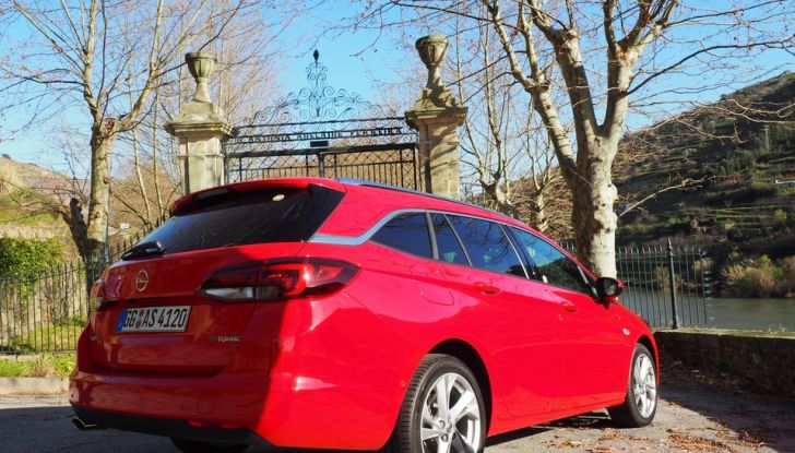 Nuova Opel Astra Sports Tourer prova su strada, informazioni e prezzi - Foto 3 di 40
