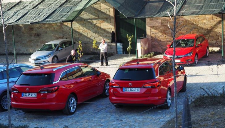 Nuova Opel Astra Sports Tourer prova su strada, informazioni e prezzi - Foto 9 di 40