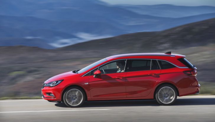 Nuova Opel Astra Sports Tourer prova su strada, informazioni e prezzi - Foto 17 di 40