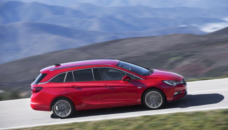 Nuova Opel Astra Sports Tourer prova su strada, informazioni e prezzi - Foto 18 di 40