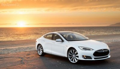 Tesla Model S e la ricarica elettrica senza fili