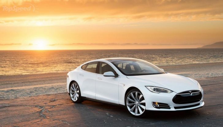 Tesla compra tutte le batterie per le sue auto elettriche e i rivali restano a secco! - Foto 1 di 12