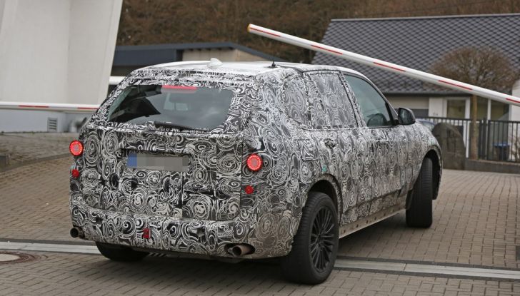 BMW X5 di nuova generazione, le immagini spia dei test in pista - Foto 12 di 13