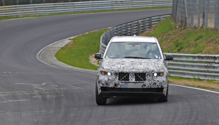 BMW X5 di nuova generazione, le immagini spia dei test in pista (13)