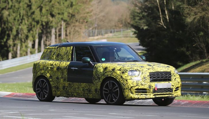 MINI Countryman John Cooper Works foto spia dal circuito del Nürburgring - Foto 4 di 7