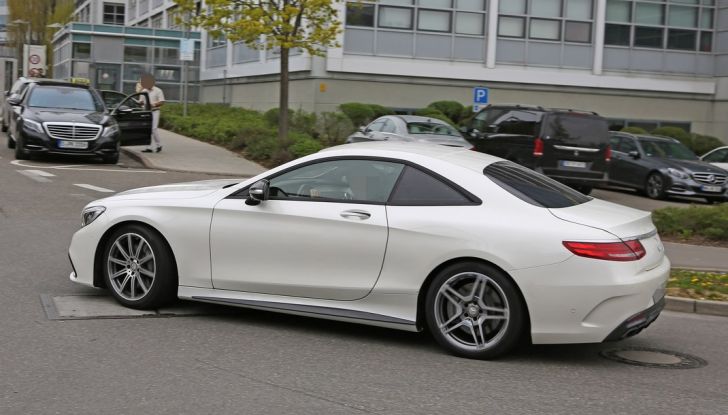 Mercedes AMG S63 Coupe, foto spia di un prototipo misterioso - Foto 7 di 10