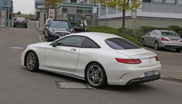 Mercedes AMG S63 Coupe, foto spia di un prototipo misterioso - Foto 8 di 10